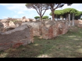 03000 ostia - regio ii - insula ix - edificio (ii,ix,5) - korridor an der ostseite - bli ri nordwesten - 09-2022.jpg